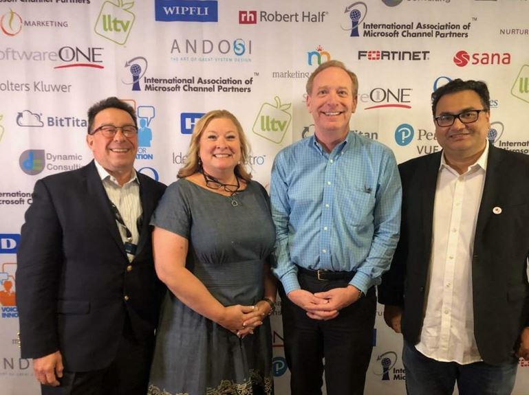 Brad Smith poses with IAMCP and VFI members at Inspire 2019.